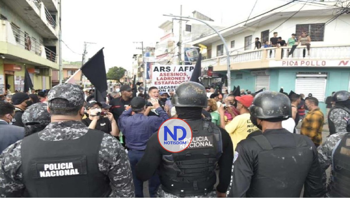 Realizan protestas contra alzas de precios en el barrio Capotillo