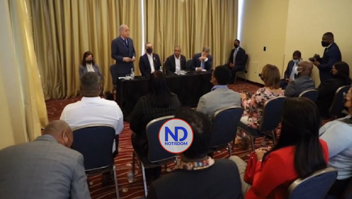 Luis Abinader se reúne con dirigentes de la filial del PRM