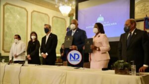 Abinader dice disputa entre Educación y ADP es porque aún no aclaran el monto del aumento salarial