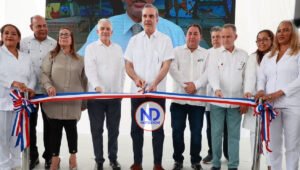 Presidente Abinader inaugura un hospital y una carretera en Sabana Iglesia