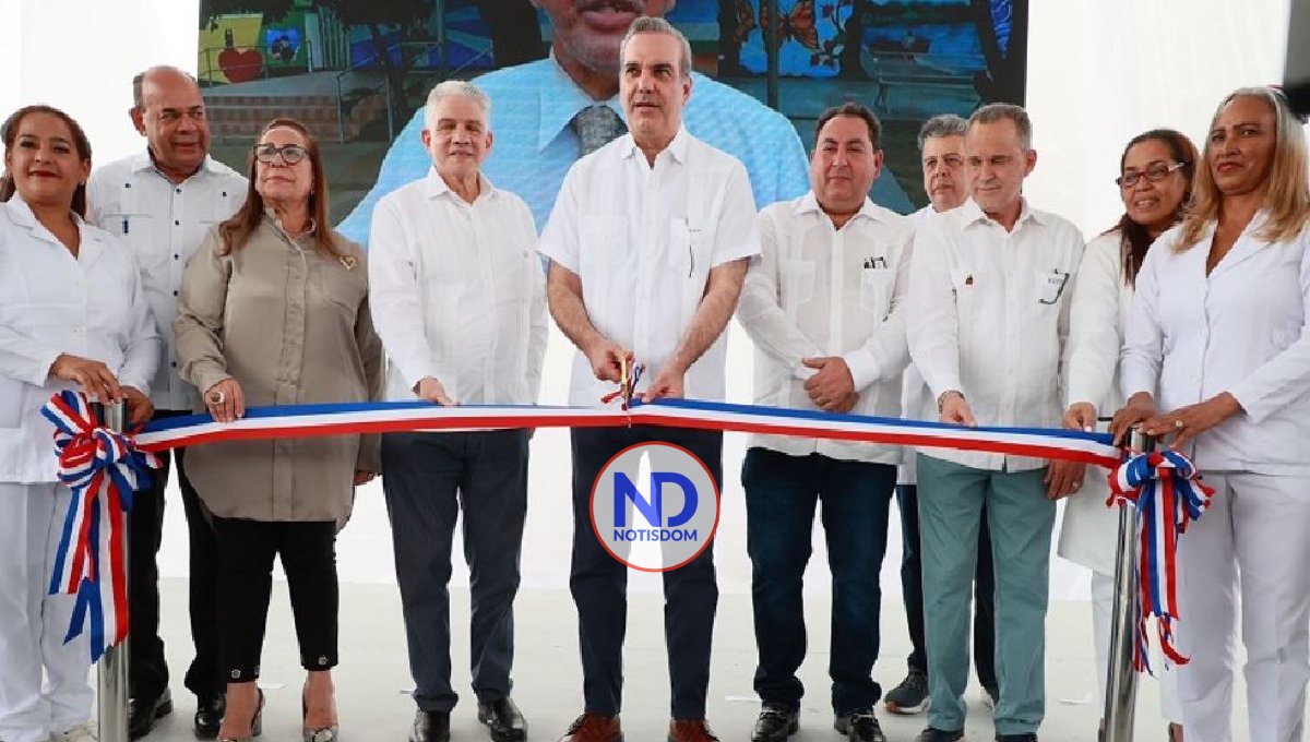 Presidente Abinader inaugura un hospital y una carretera en Sabana Iglesia