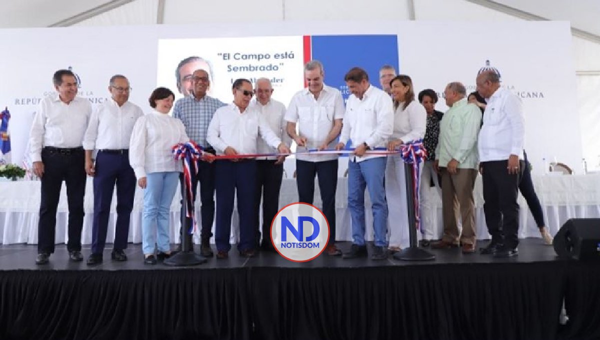 Presidente inaugura diversas obras en provincias dominicanas