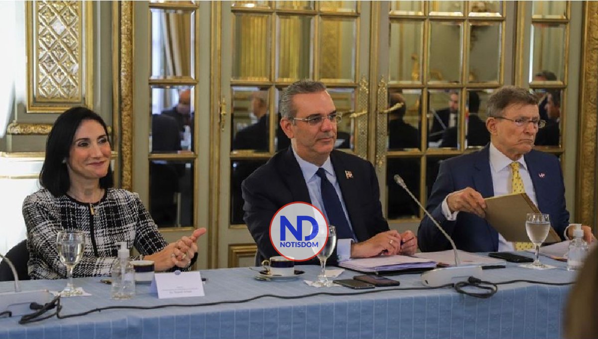 Presidente Abinader mantiene encuentro con empresarios