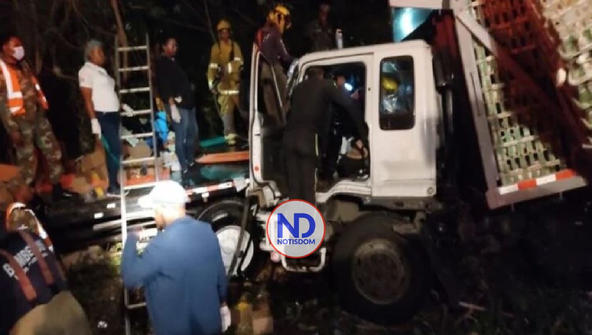 Tres personas muertas y al menos 10 heridas en autovía El Coral