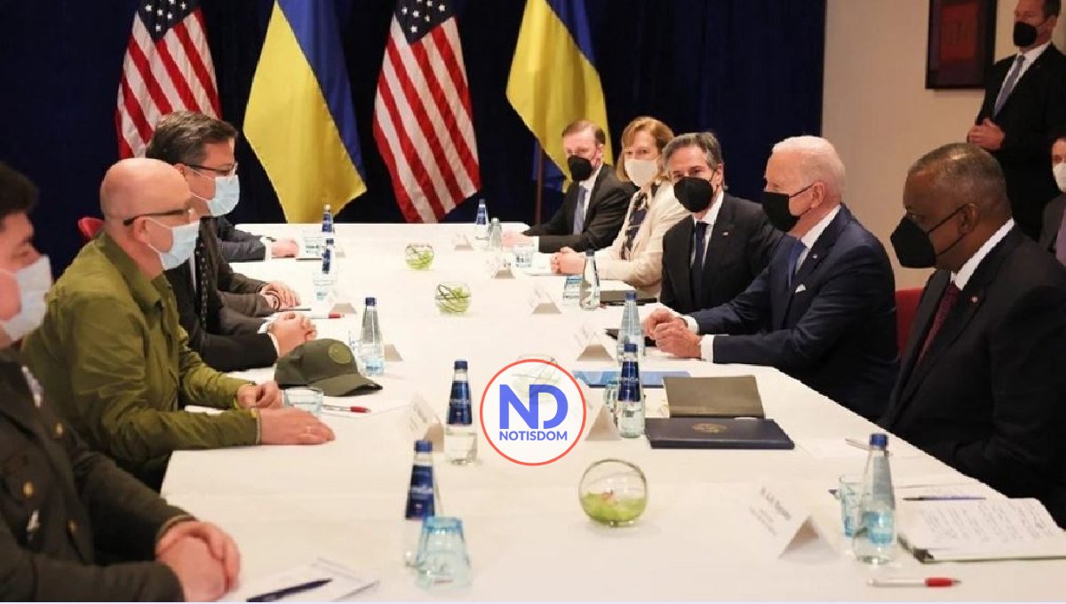 Biden se reúne con Canciller y Ministro Defensa de Ucrania