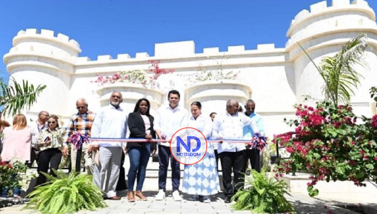 Ministro de Turismo inaugura parque en Bánica, Elías Piña