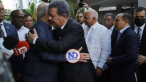 Leonel expresa condolencias a Hipólito por muerte de su esposa