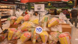 Abinader da respiro al público con “combo” de alimentos