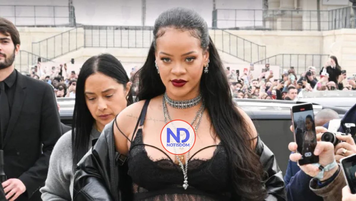 Rihanna causa revuelo al llegar en ropa interior al Fashion Week de París