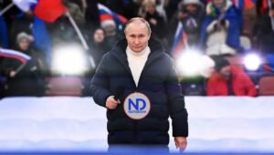 Putin lidera mitin en Moscú; continúan ataques en Ucrania