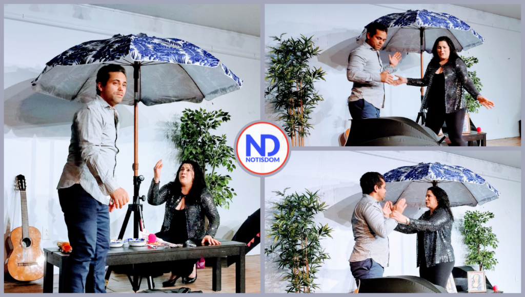 3 FOTOS B NOTISDOM Amantes del teatro abarrotaron Comisionado de Cultura por obra "Sombrillas Color Melancolía"