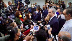 Abinader: No existe democracia sin información libre y periodistas que ejerzan ese derecho