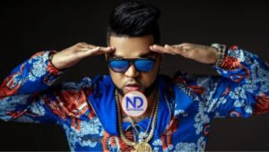 Con foto semidesnudo, El Mayor Clásico anuncia nuevo tema musical