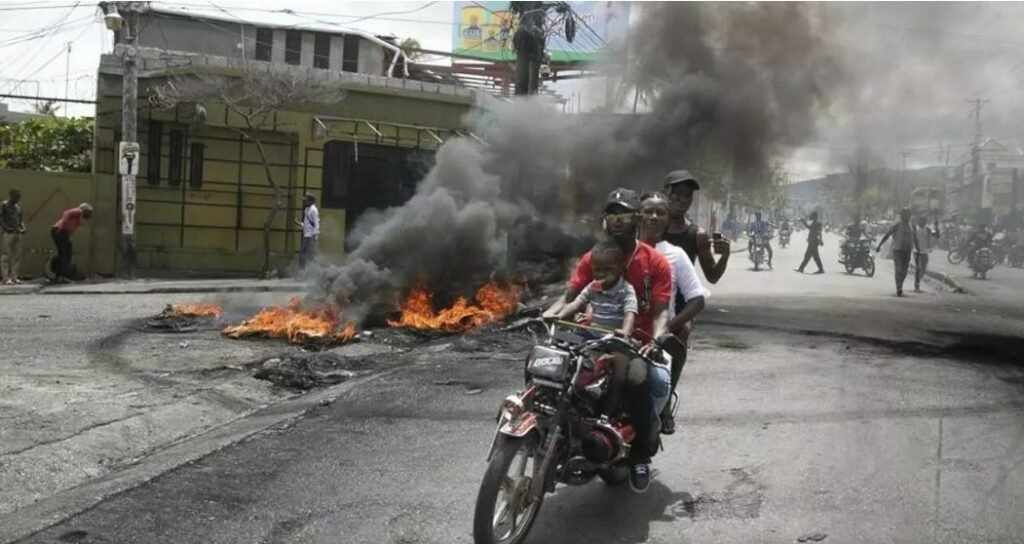 Violencia entre pandillas deja 20 muertos y decenas heridos 3 HAITIANOS 38 Violencia entre pandillas deja 20 muertos y decenas heridos