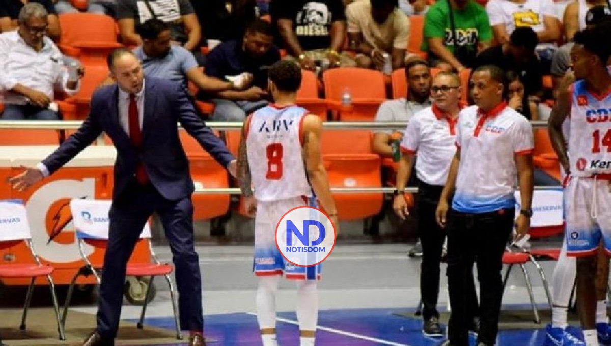 Metros de Santiago nombran a David Díaz como su entrenador