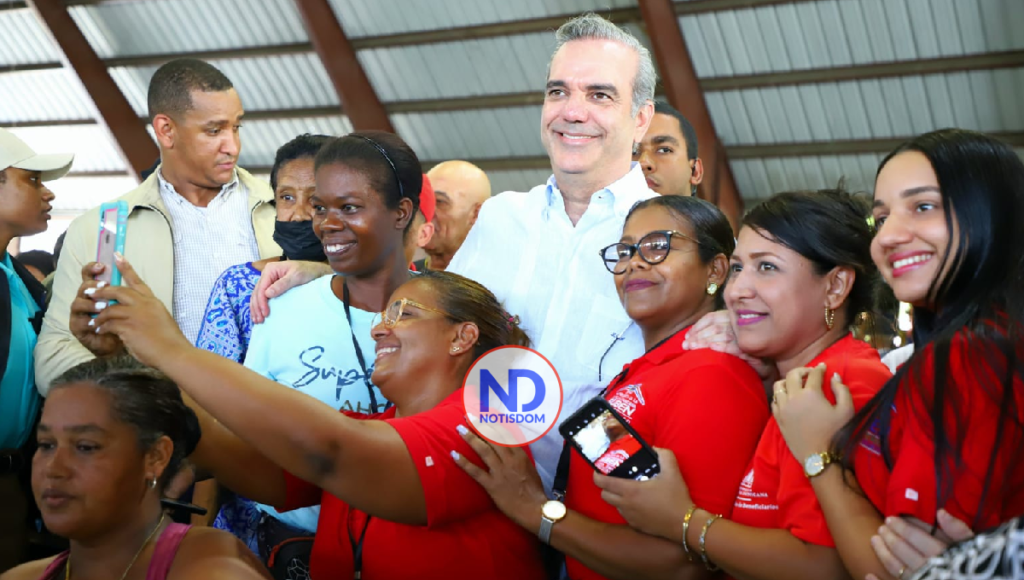 NOTISDOM FOTOS 2022 04 11T102108.608 Presidente Abinader lleva soluciones a SDE y SDN durante intensas jornadas de trabajo