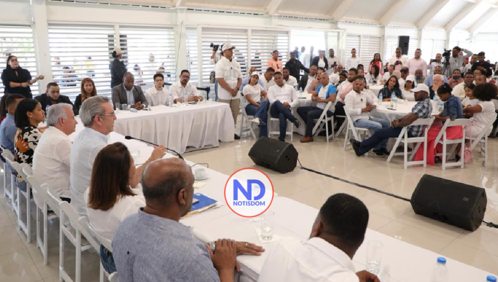 NOTISDOM FOTOS 2022 04 11T102305.533 Presidente Abinader lleva soluciones a SDE y SDN durante intensas jornadas de trabajo