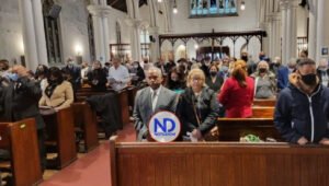 Decenas asisten a misa en honor a periodistas fallecidos