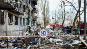 Rusia bombardea con cohetes afueras de Kiev; destruye planta