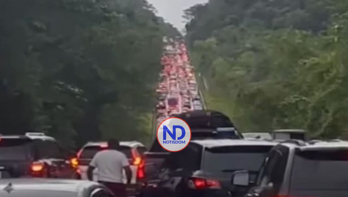 Hubo gigantesco tapón vehículos autopista Samaná este domingo
