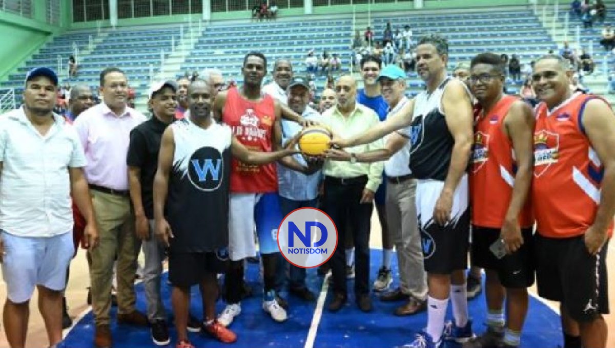 Torneo de baloncesto playero en el Festival Deportivo Hato Mayor
