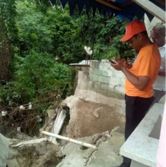 VIVIENDAS 3 1 Colapsan dos viviendas en Santiago; tres más están en peligro