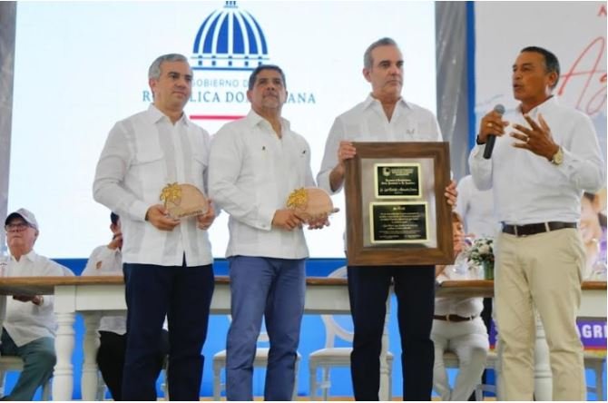 ABINADER LIMBER E IVAN Productores reconocen aumento producción; agradecen a Gobierno