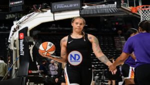 Brittney Griner, estrella de la WNBA, seguirá presa en Moscú