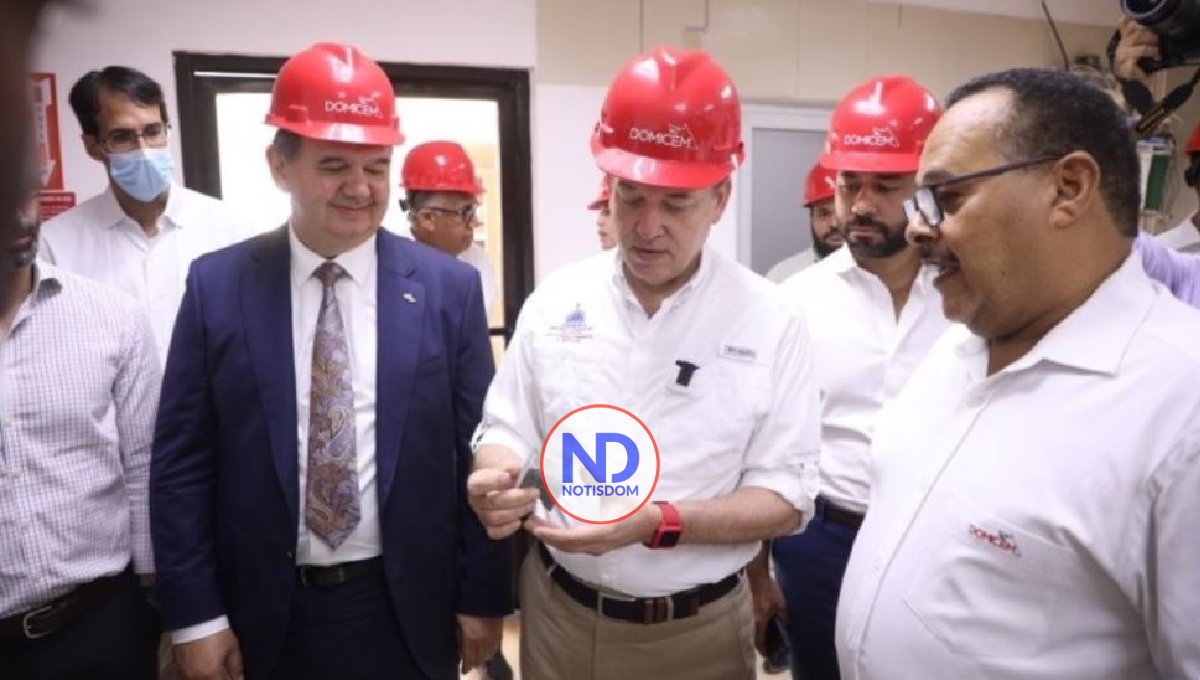 Ministro de Industria y Comercio visita la cementera Domicem