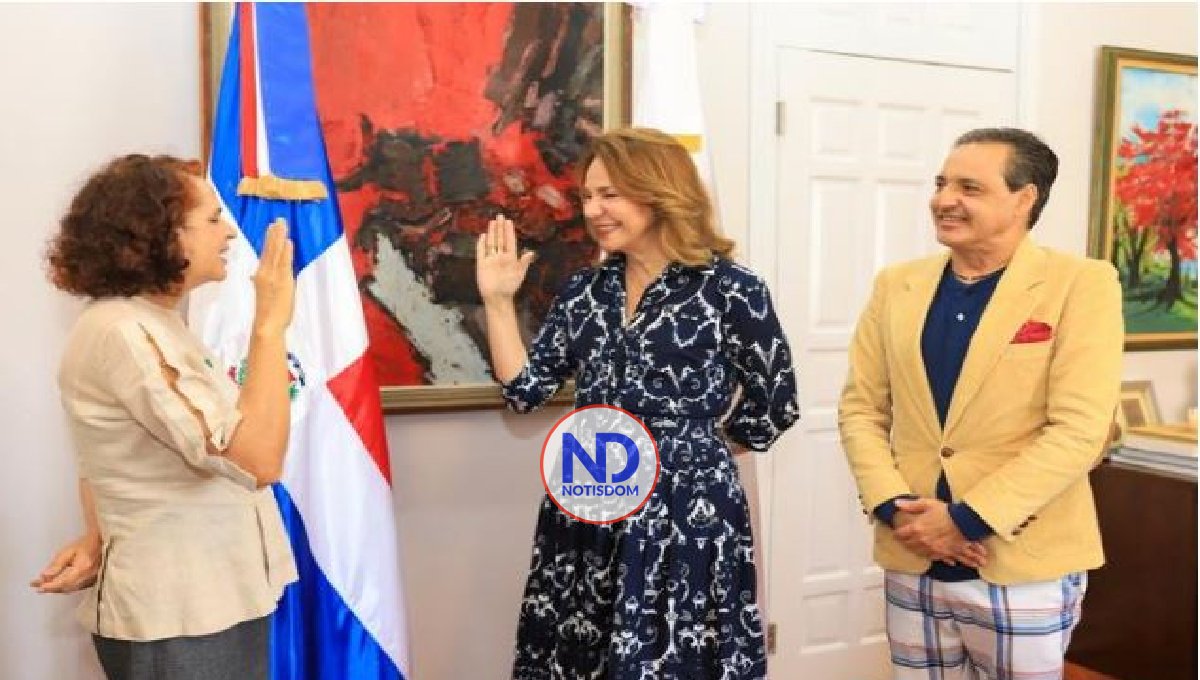 Juramentan a Ángela Hernández en la Dirección General del Libro 2 Juramentan a Ángela Hernández en la Dirección General del Libro