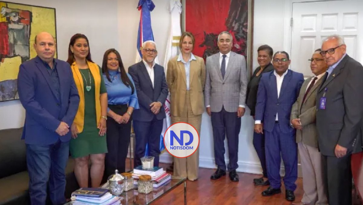 Ministra de cultura recibe propuestas de directivos de ADOPAE