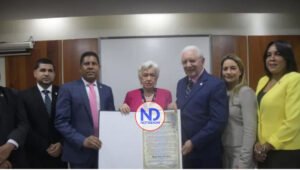 Diputados reconocen trayectoria de Milagros Ortiz Bosch