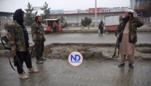 Líder talibán crea enlace con oposición en el exilio