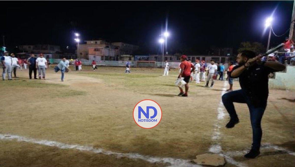 Inauguran torneo de softbol con diez equipos en Cristo Rey