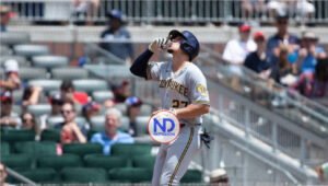 Dominicano Willy Adames pega 2 jonrones en victoria de Cerveceros