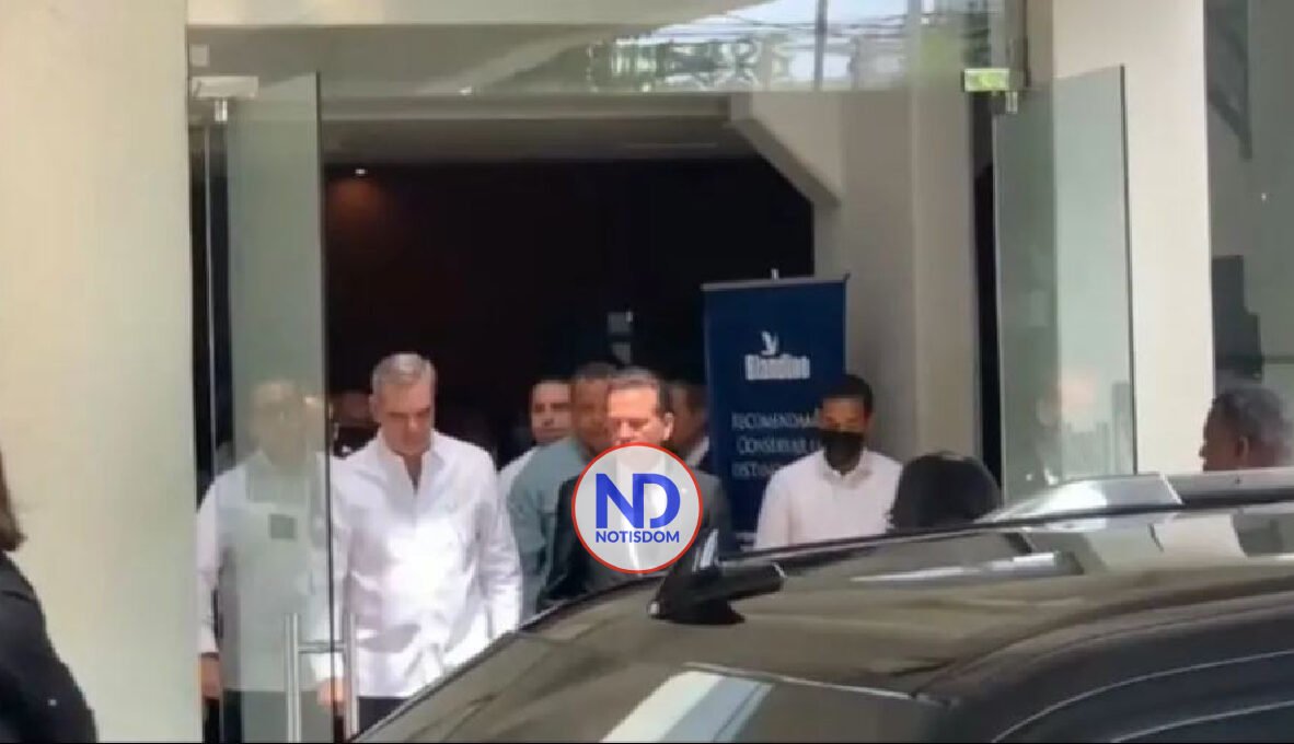 Abinader asiste a velatorio de madre de Ito Bisonó