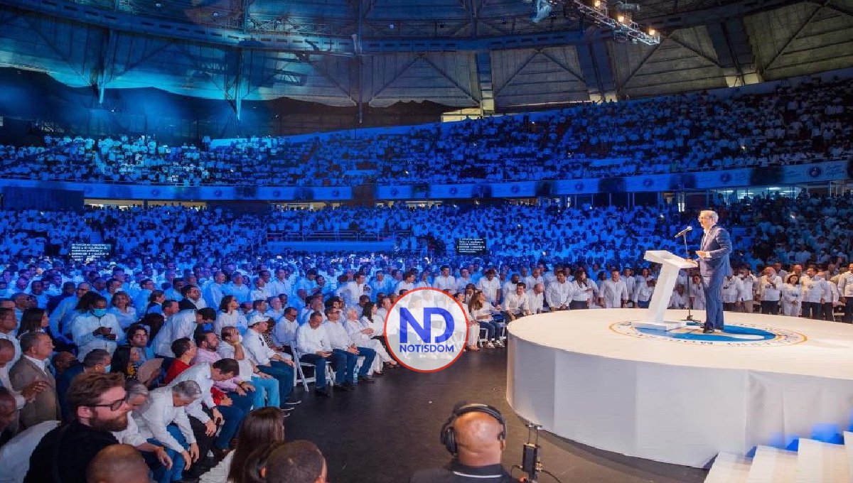 Abinader hace guiño reelección y lanza duras críticas a la oposición