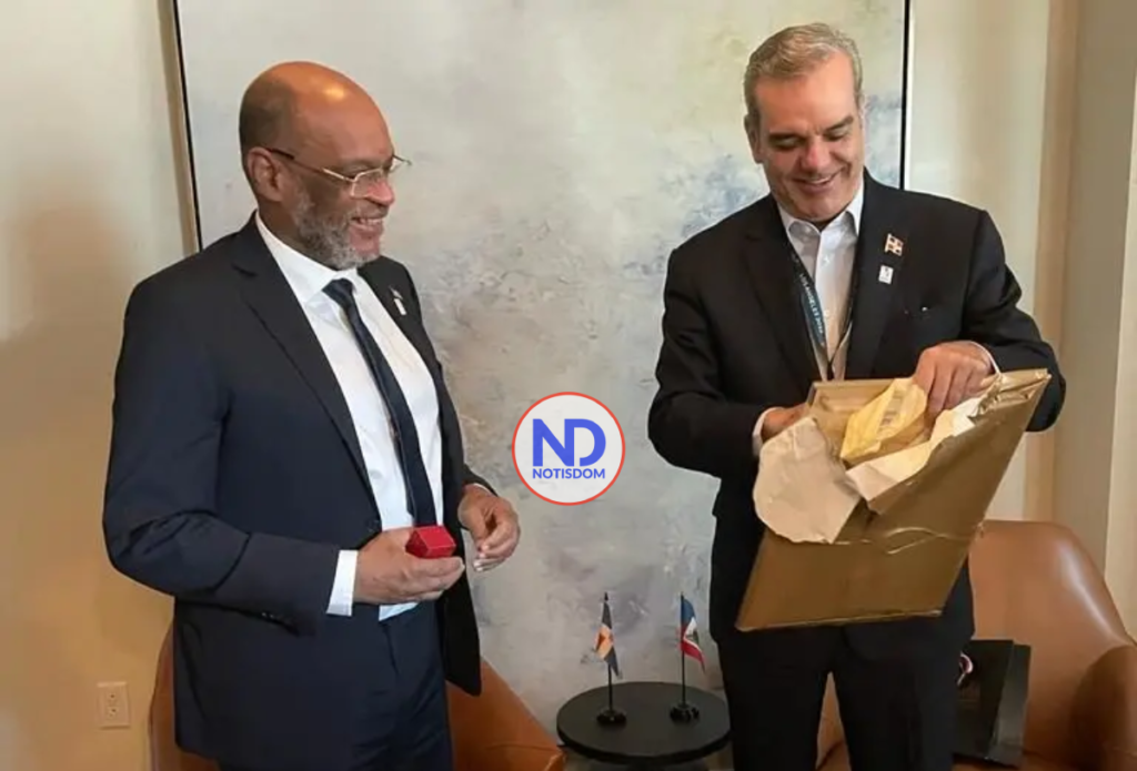Abinader y Ariel Henry regalos Luis Abinader y Ariel Henry acuerdan regularizar a migrantes haitianos en República Dominicana