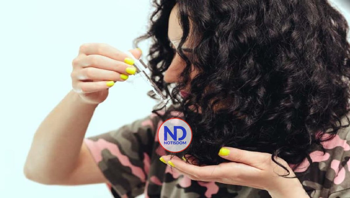 Cómo evitar el frizz en el cabello rizado