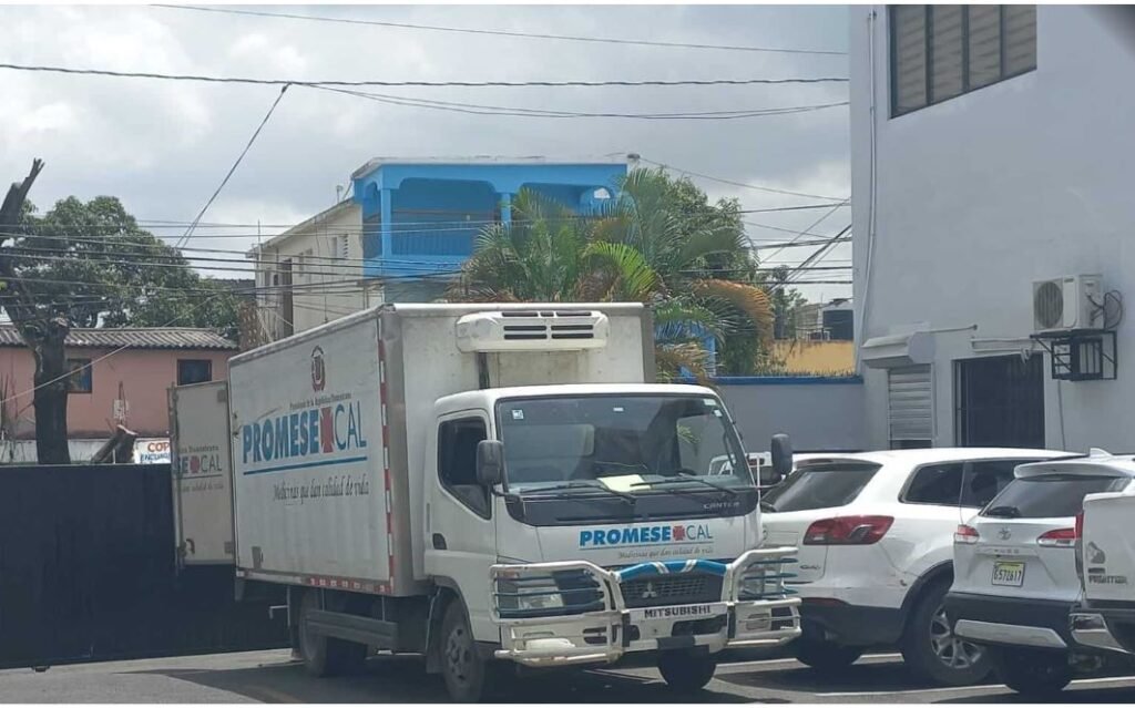 CAMION DE PROMESE Jarabes antigripales escasean en las Farmacias del Pueblo