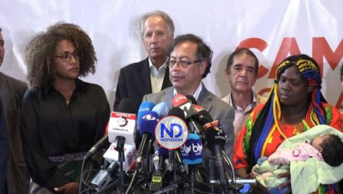 Colombia ultima una desgastante campaña viciada por golpes bajos