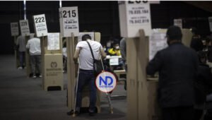 Colombianos acuden a las urnas para elegir al nuevo presidente