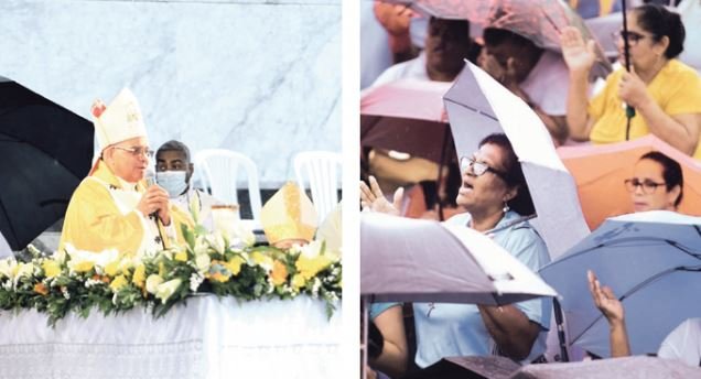 FELIGRESES 1 Corpus Christi bajo lluvia bendita