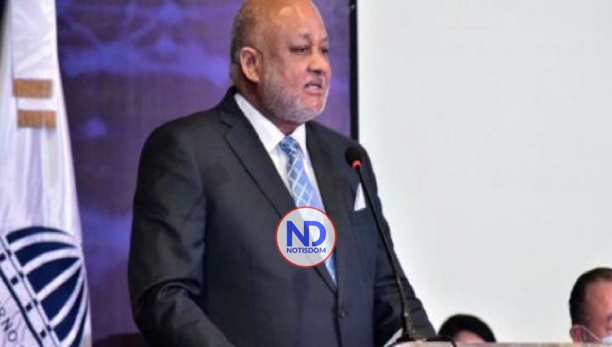 Ministro anuncia aumento de 10% salario maestros, incluye a nuevos