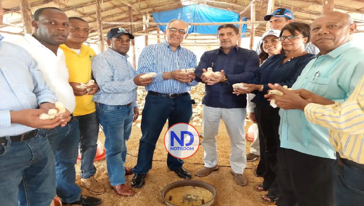 Ministro de Agricultura y Leonardo Faña dan inicio del programa Siembra RD 2 Ministro de Agricultura y Leonardo Faña dan inicio del programa Siembra RD