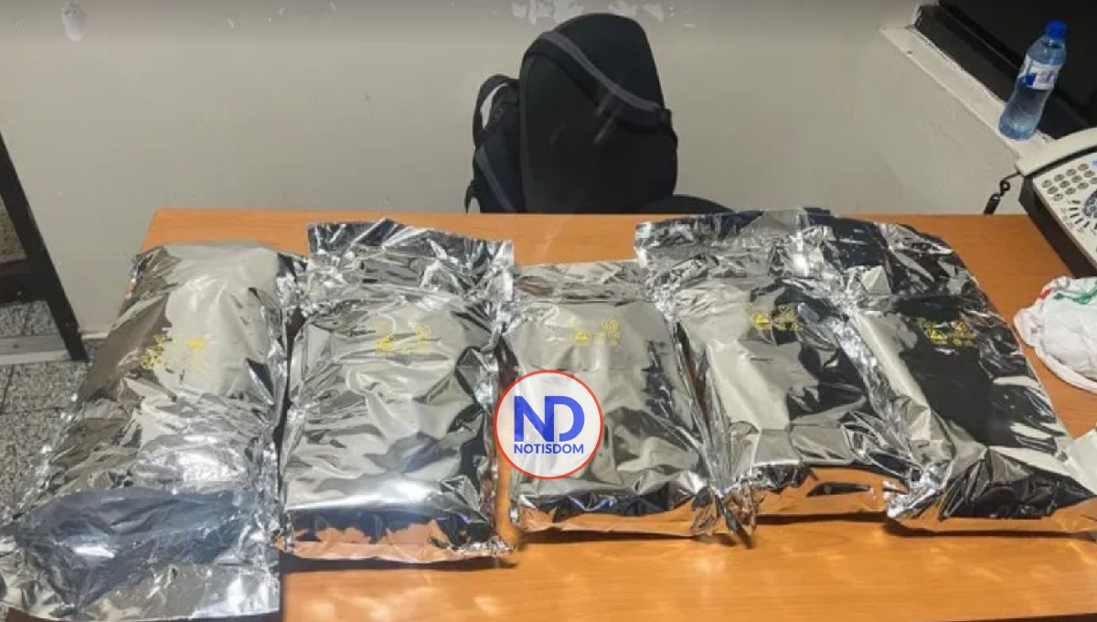 DNCD incauta en el AILA cinco paquetes de marihuana