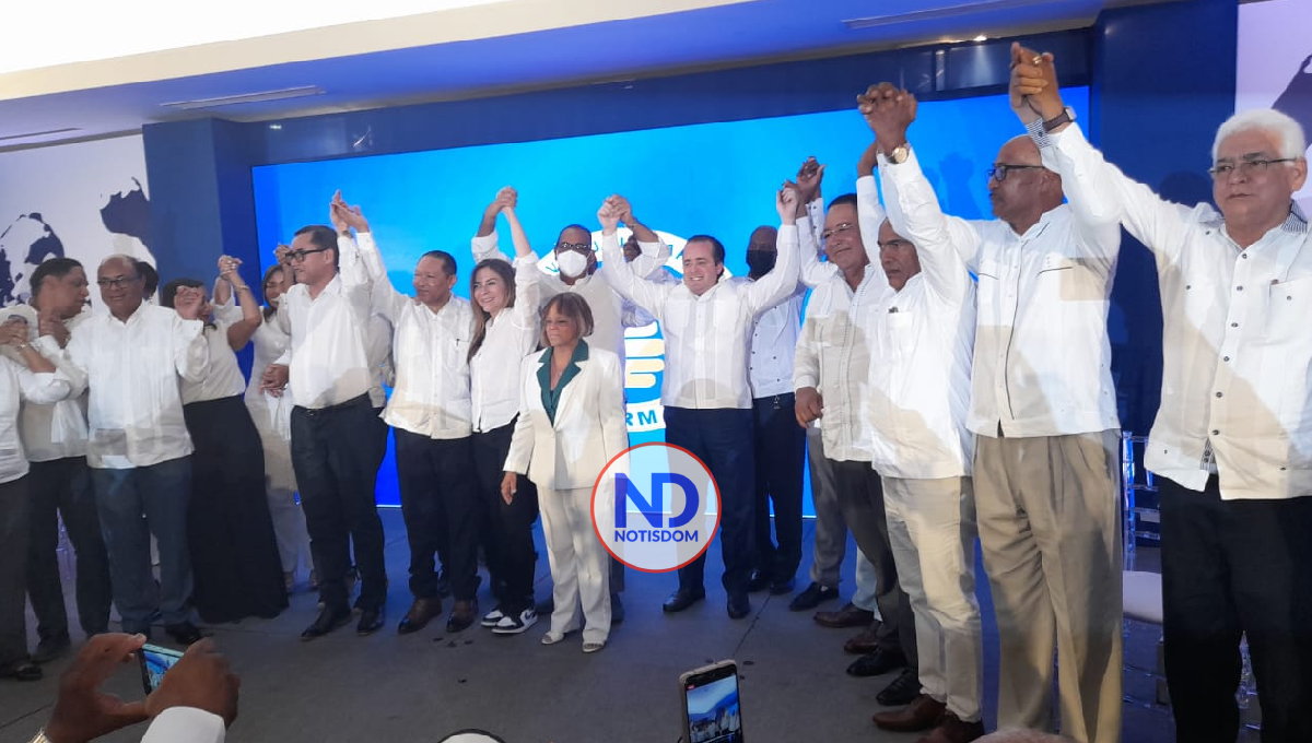 José Ignacio Paliza juramenta en el PRM a 23 exdiputados del PRD