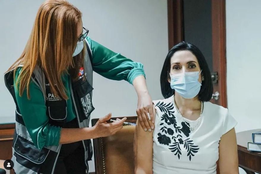 RAQUEL ALBAJE 10 Primera dama se pone cuarta dosis de refuerzo contra el Covid-19