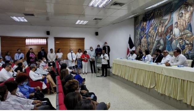 REUNION GAUTIER 1 Director y administrador del Gautier se quedan en el puesto