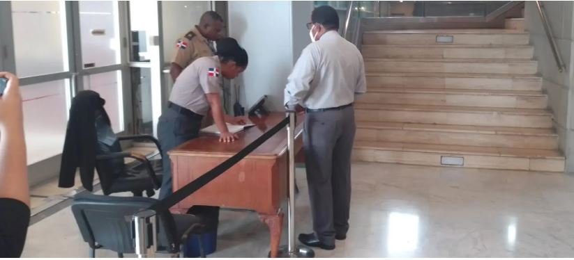 SACERDOTE 8 Sacerdote que entregó a las autoridades a Miguel Cruz llega a la Procuraduría para ser interrogado